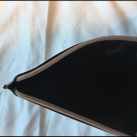 ✨Victoria’s Secret Makeup Bag - Picture 4 of 4